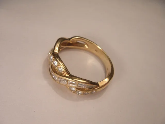 Gorgeous Estate 18K Yellow Gold Baguette Diamond Twisted Wedding Band Ring