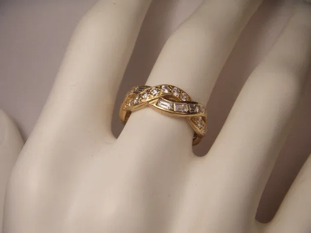 Gorgeous Estate 18K Yellow Gold Baguette Diamond Twisted Wedding Band Ring