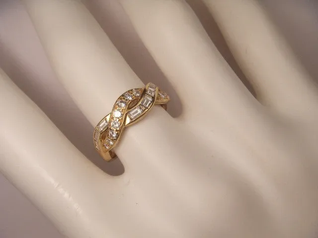 Gorgeous Estate 18K Yellow Gold Baguette Diamond Twisted Wedding Band Ring