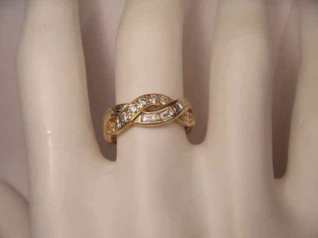 Gorgeous Estate 18K Yellow Gold Baguette Diamond Twisted Wedding Band Ring