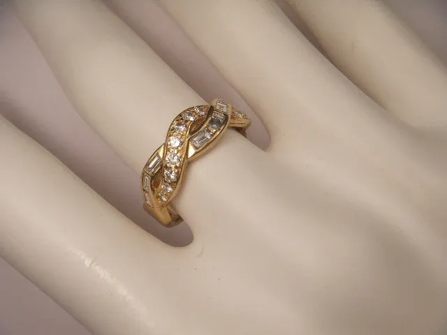 Gorgeous Estate 18K Yellow Gold Baguette Diamond Twisted Wedding Band Ring