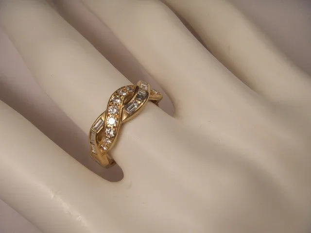 Gorgeous Estate 18K Yellow Gold Baguette Diamond Twisted Wedding Band Ring